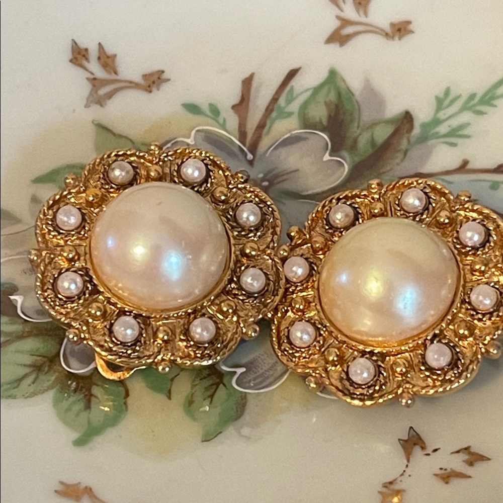 Vintage Erwin Pearl Gold & Faux Pearl Clip-on Earrings